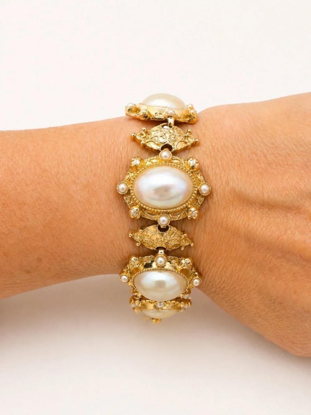 Vintage Monet Gold Tone Faux Pearl Bracelet Signed Statement 7-10